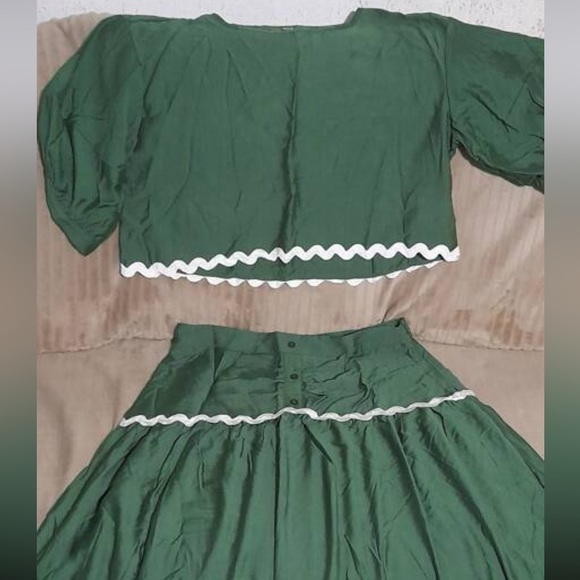 Contrast Essence Two-Piece Set - Picture 5 of 6